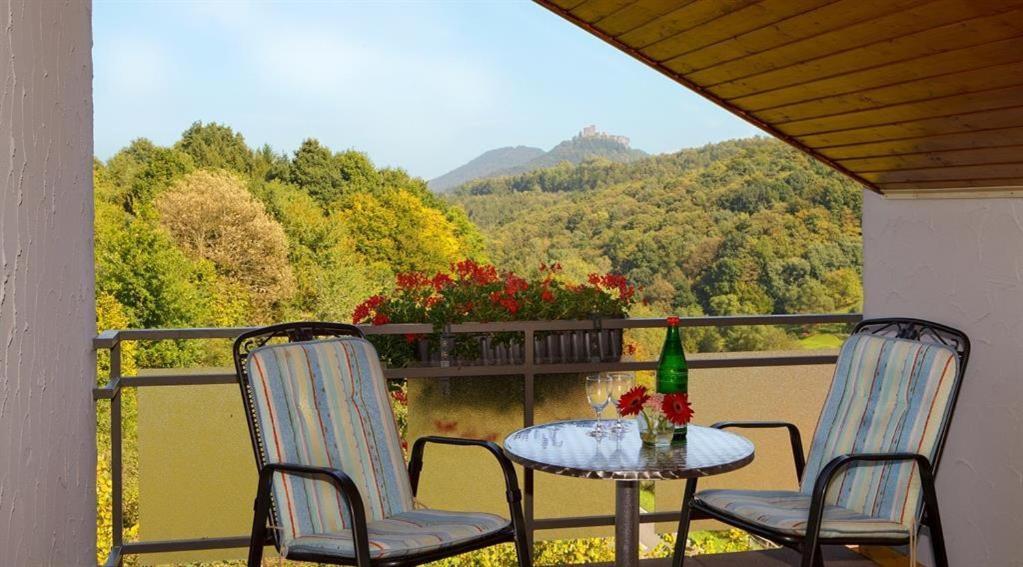 Gasthaus Trifelsblick Wernersberg Exterior photo